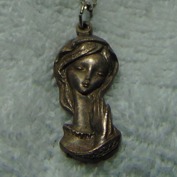 Vintage Mary Mother of Jesus Necklace, Vatican in Italy, Sterling Silver/Pewter - Picture 4 of 6